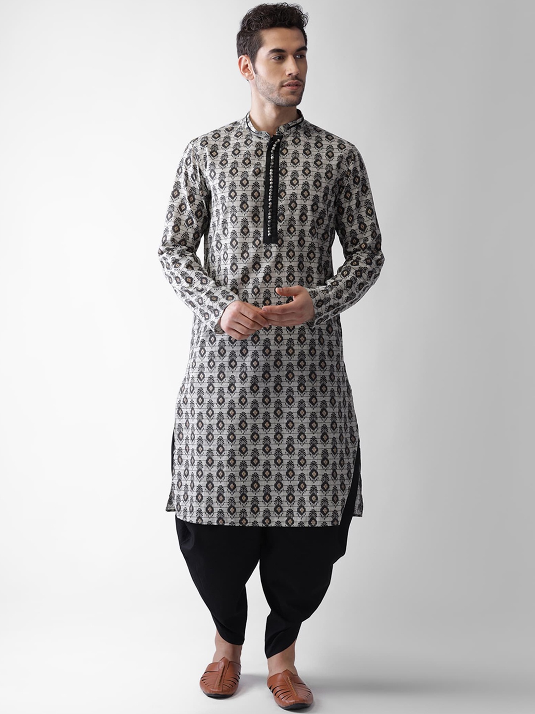 

Vartah Men Grey Ethnic Motifs Printed Regular Kurta with Pyjamas