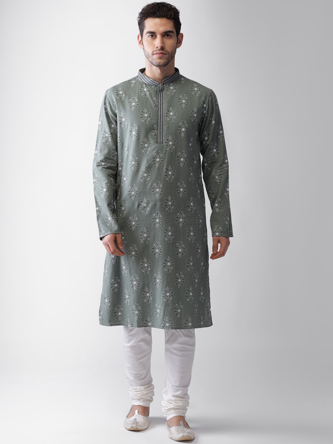 

Vartah Men Green Printed Regular Kurta with Pyjamas