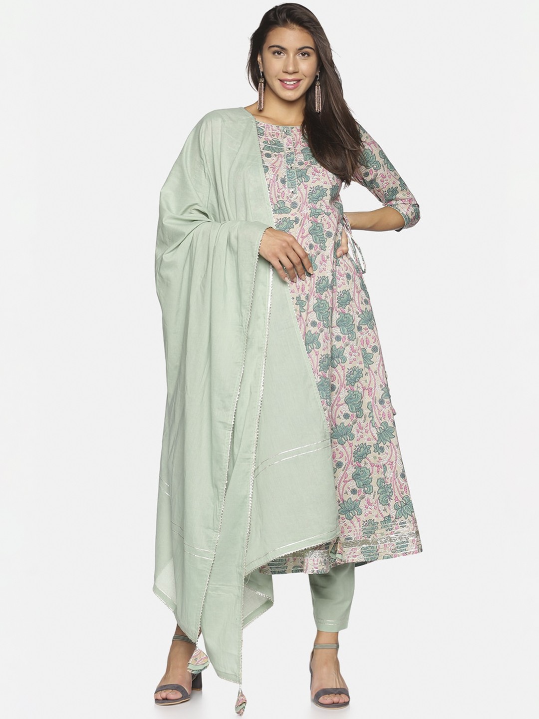 

Palakh Women Green & Pink Floral Printed Regular Pure Cotton Kurta with Trousers & Dupatta