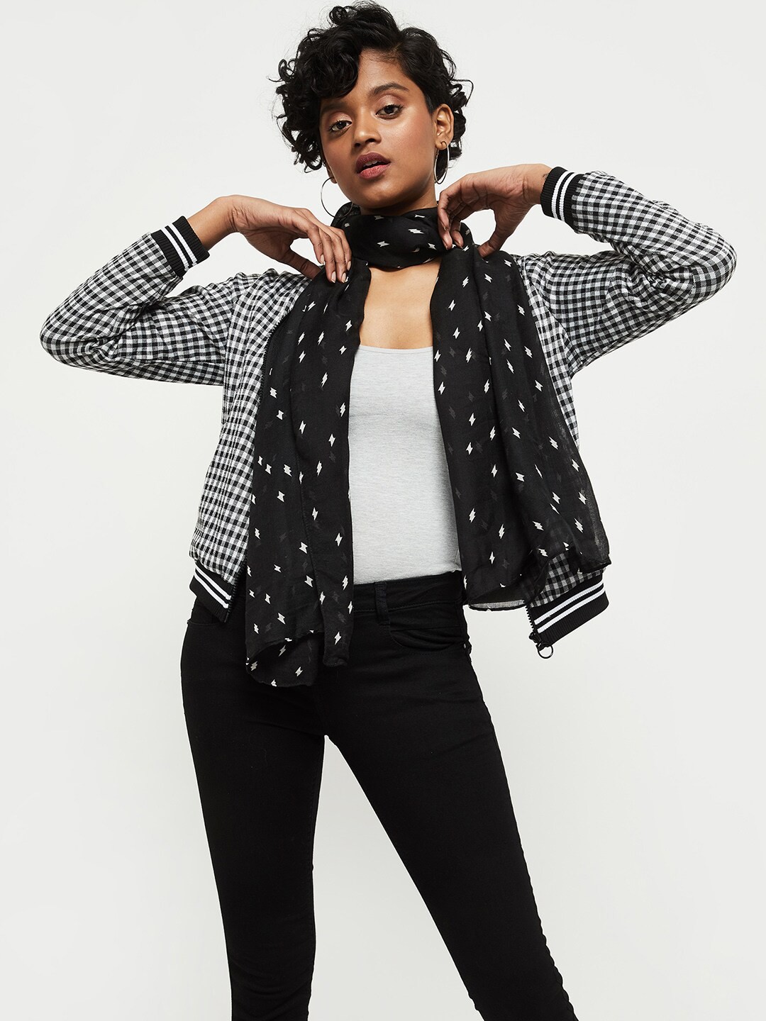 

max Women Black & White Printed Scarf