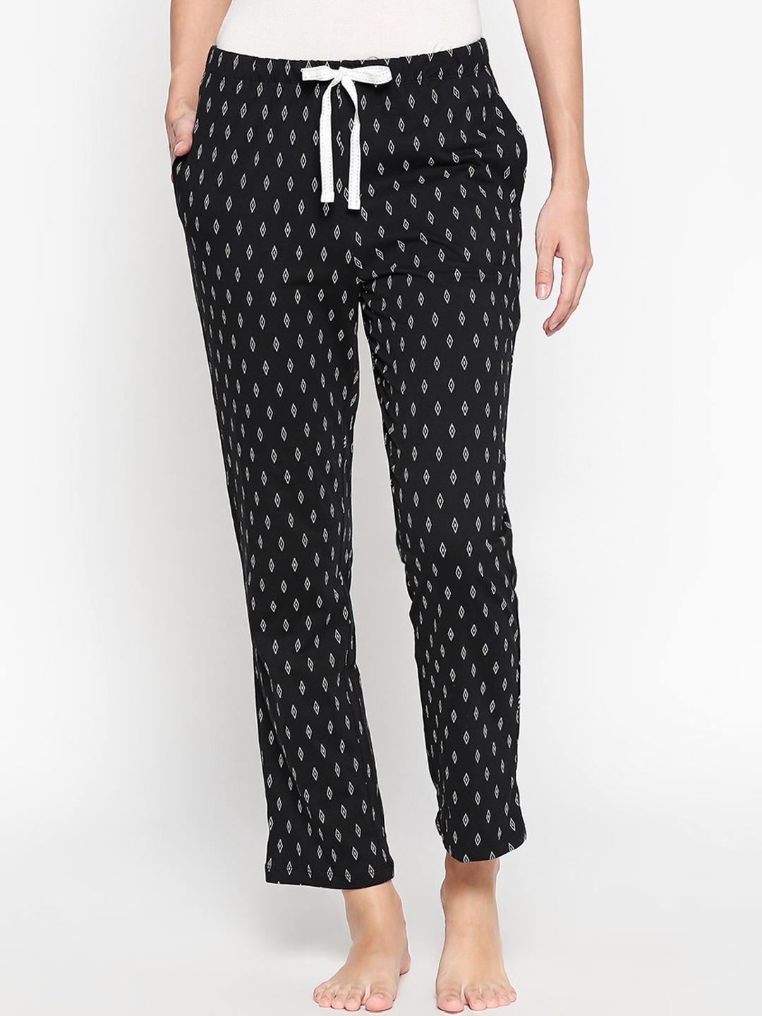 

Dreamz by Pantaloons Woman Black Geometric Print Lounge Pants