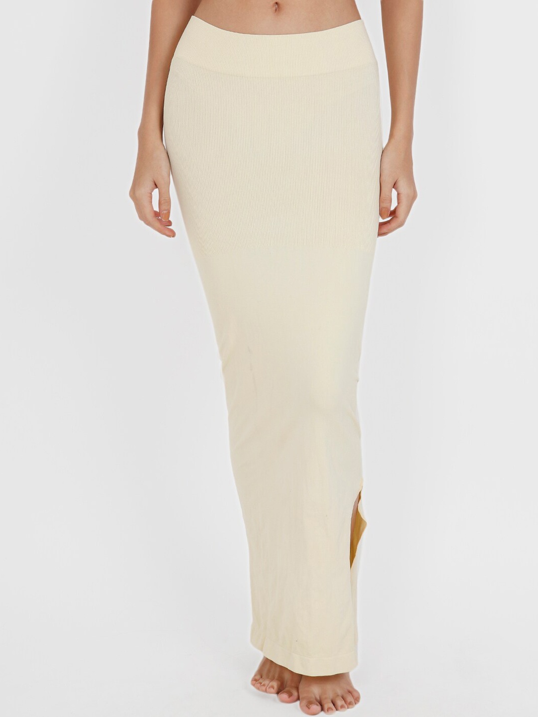 

VEGA Women Cream-Coloured Solid Saree Shapewear