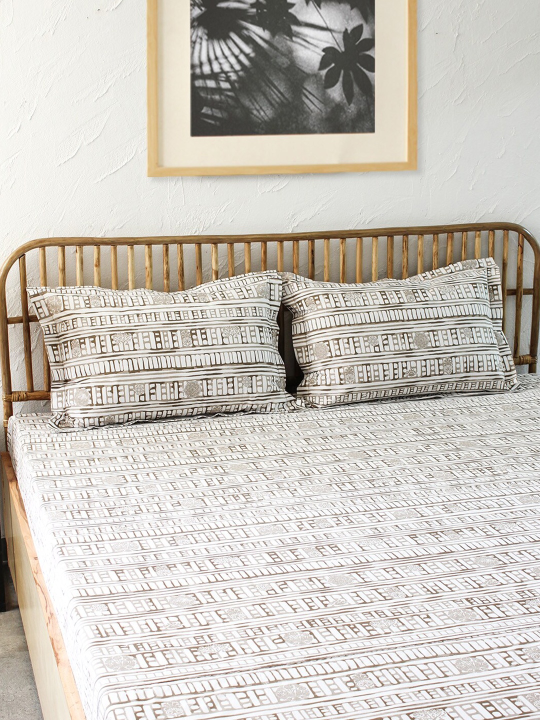 

House This Grey & White Geometric 180 TC King Bedsheet with 2 Pillow Covers