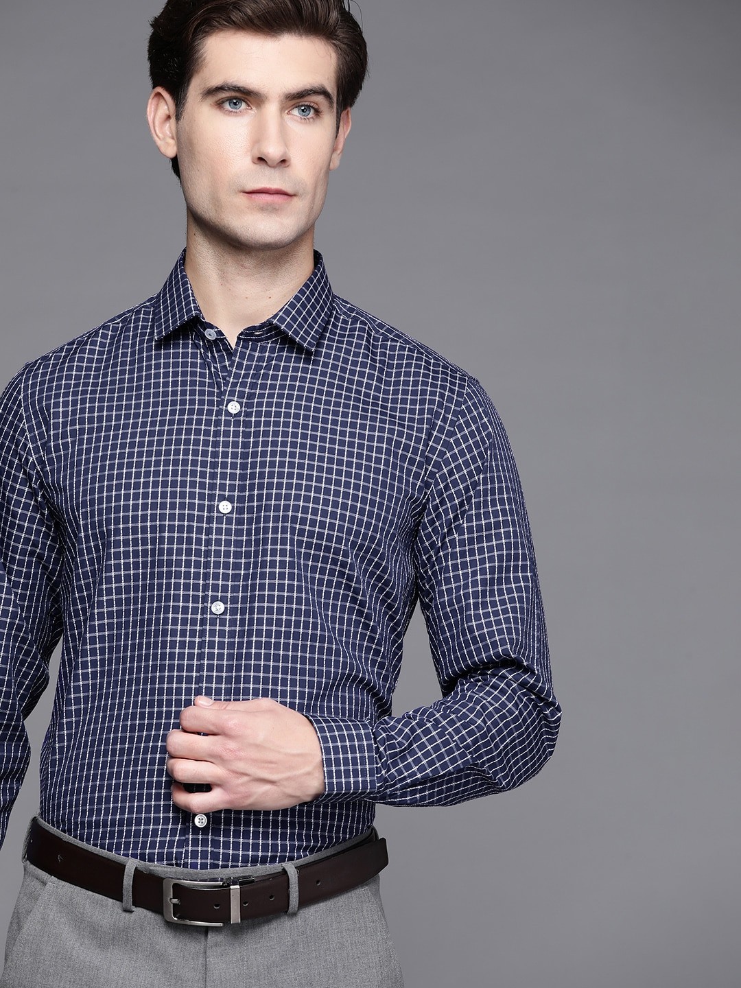 

Louis Philippe Men Navy & White Pure Cotton Slim Fit Checked Formal Shirt, Navy blue