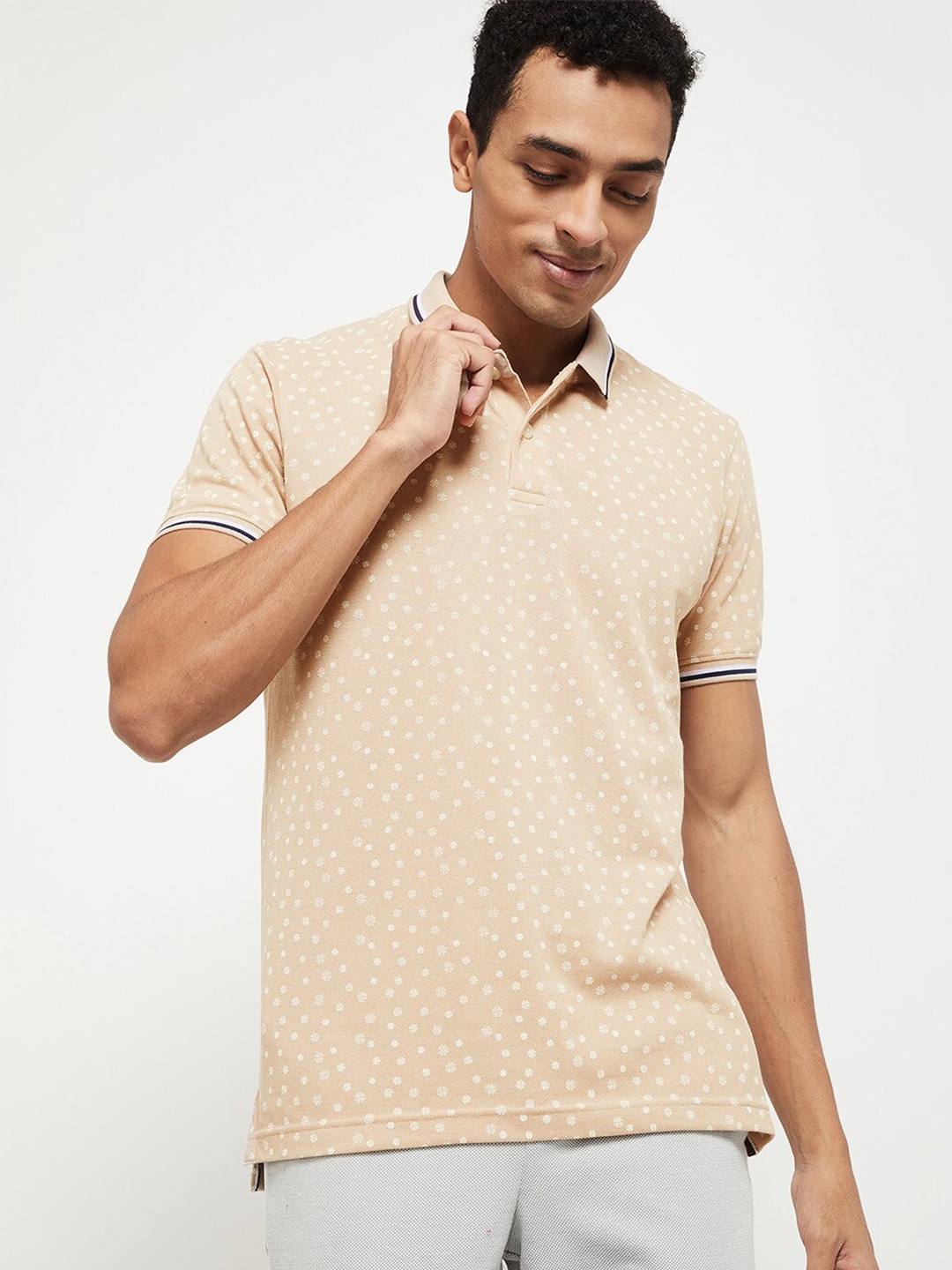 

max Men Beige Printed Polo Collar T-shirt