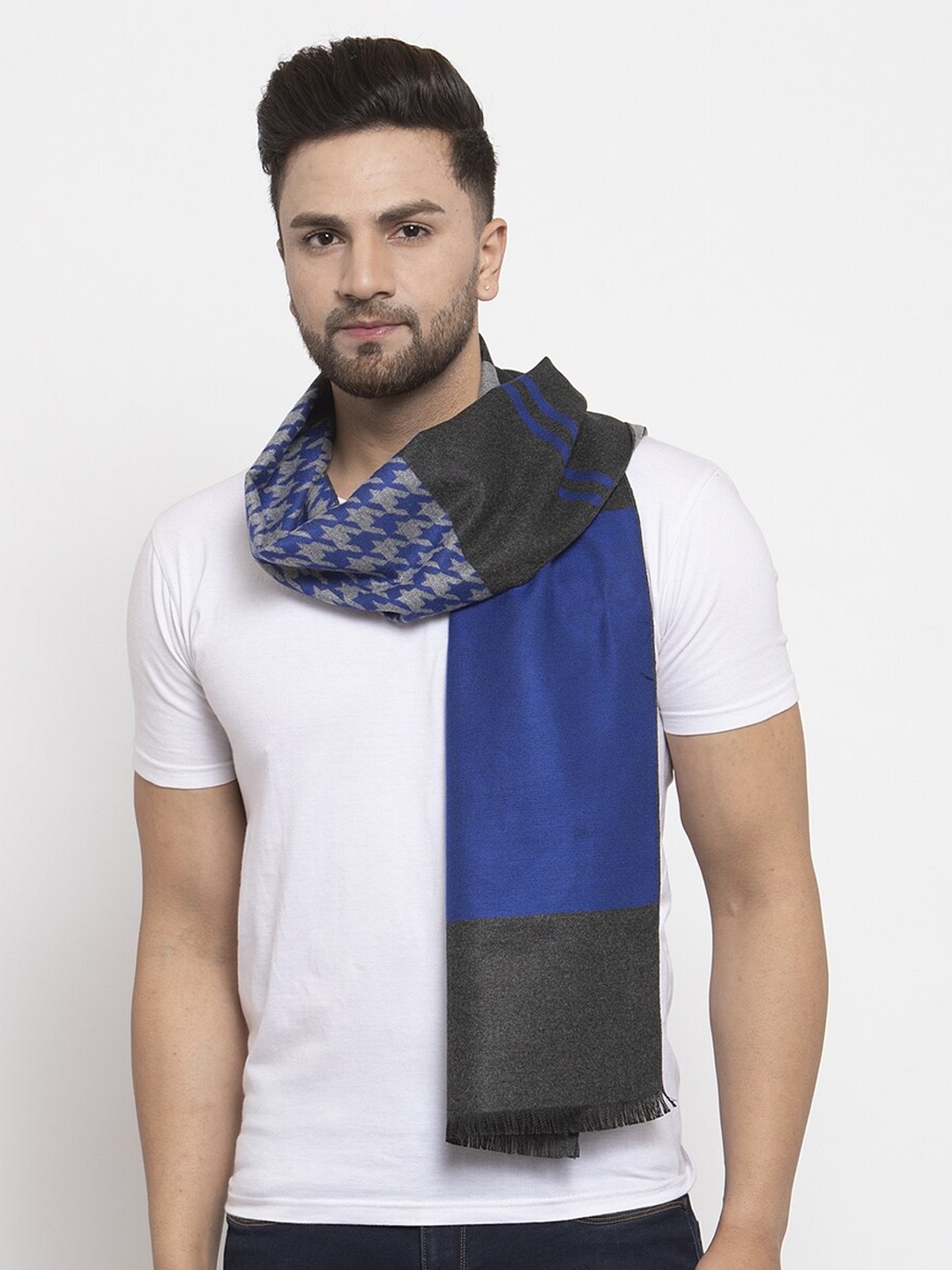 

Calvadoss Men Grey & Blue Printed Muffler