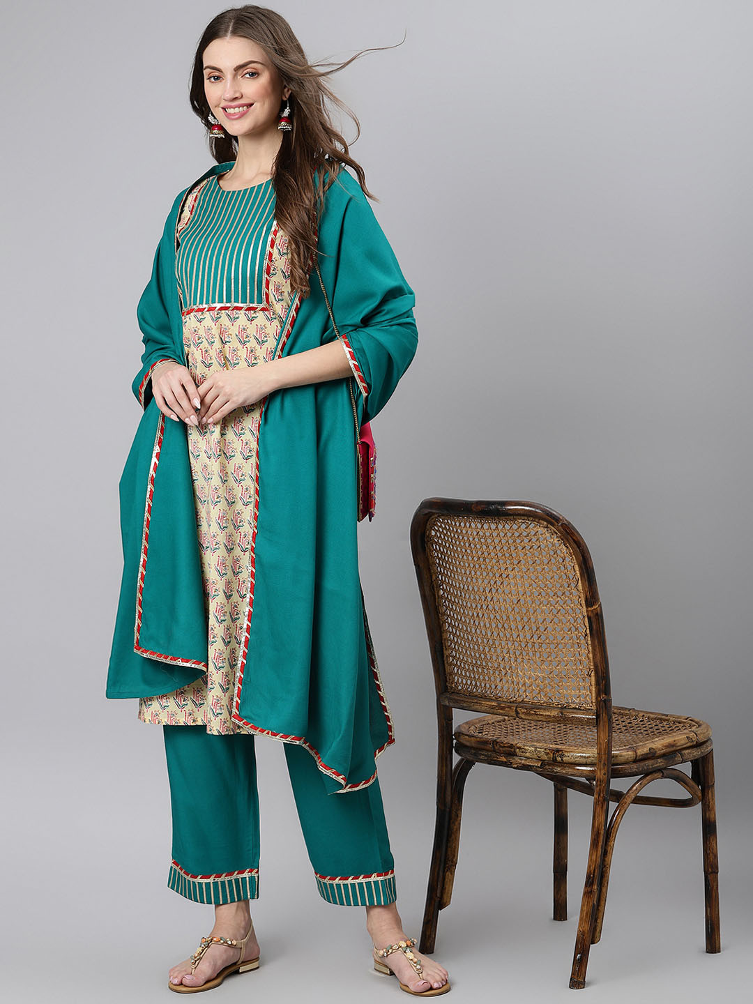 

Khushal K Women Cream-Coloured Floral Printed Regular Gotta Patti Pure Cotton Kurta with Palazzos & With