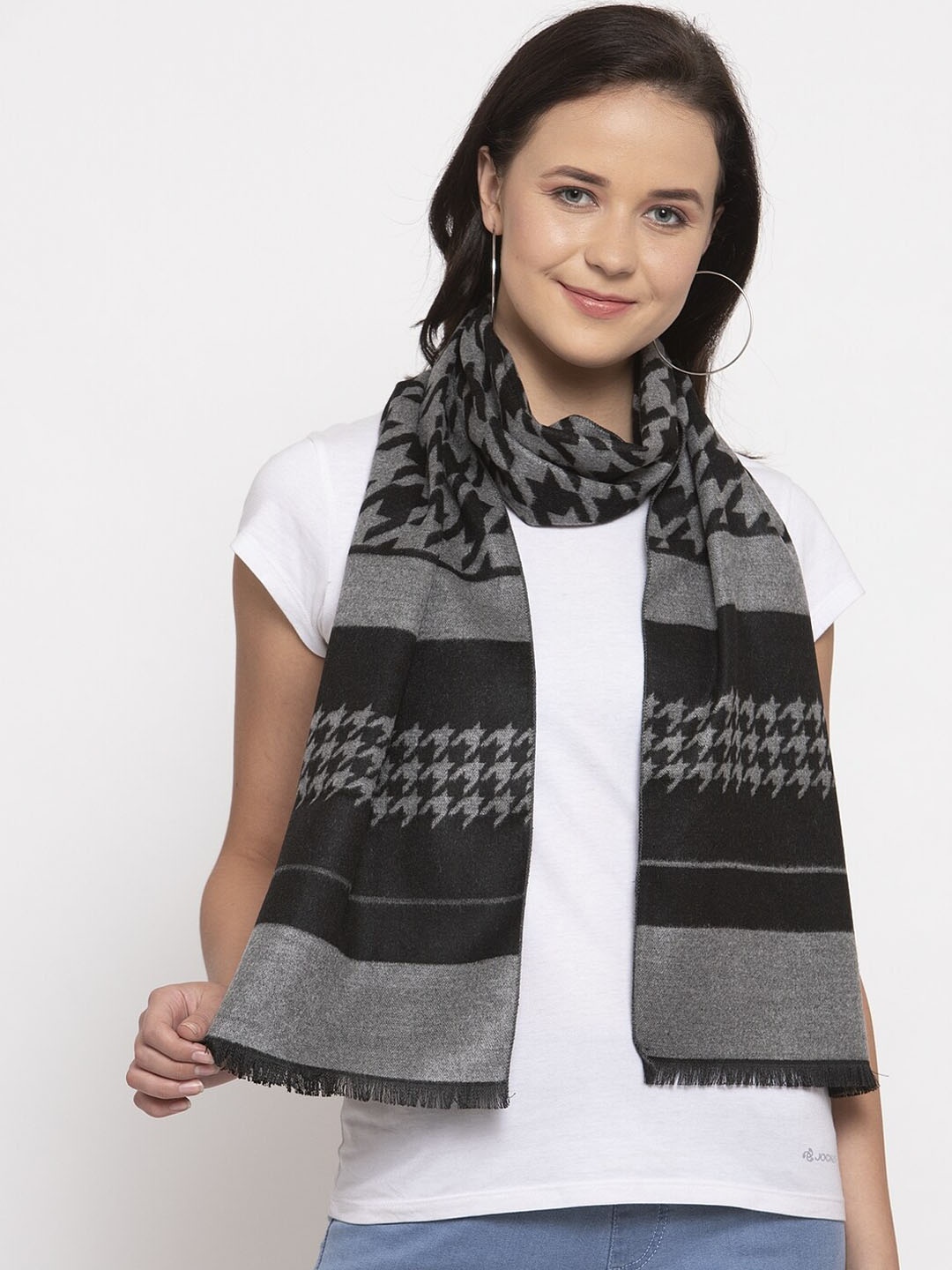 

Calvadoss Women Black & Grey Printed Muffler