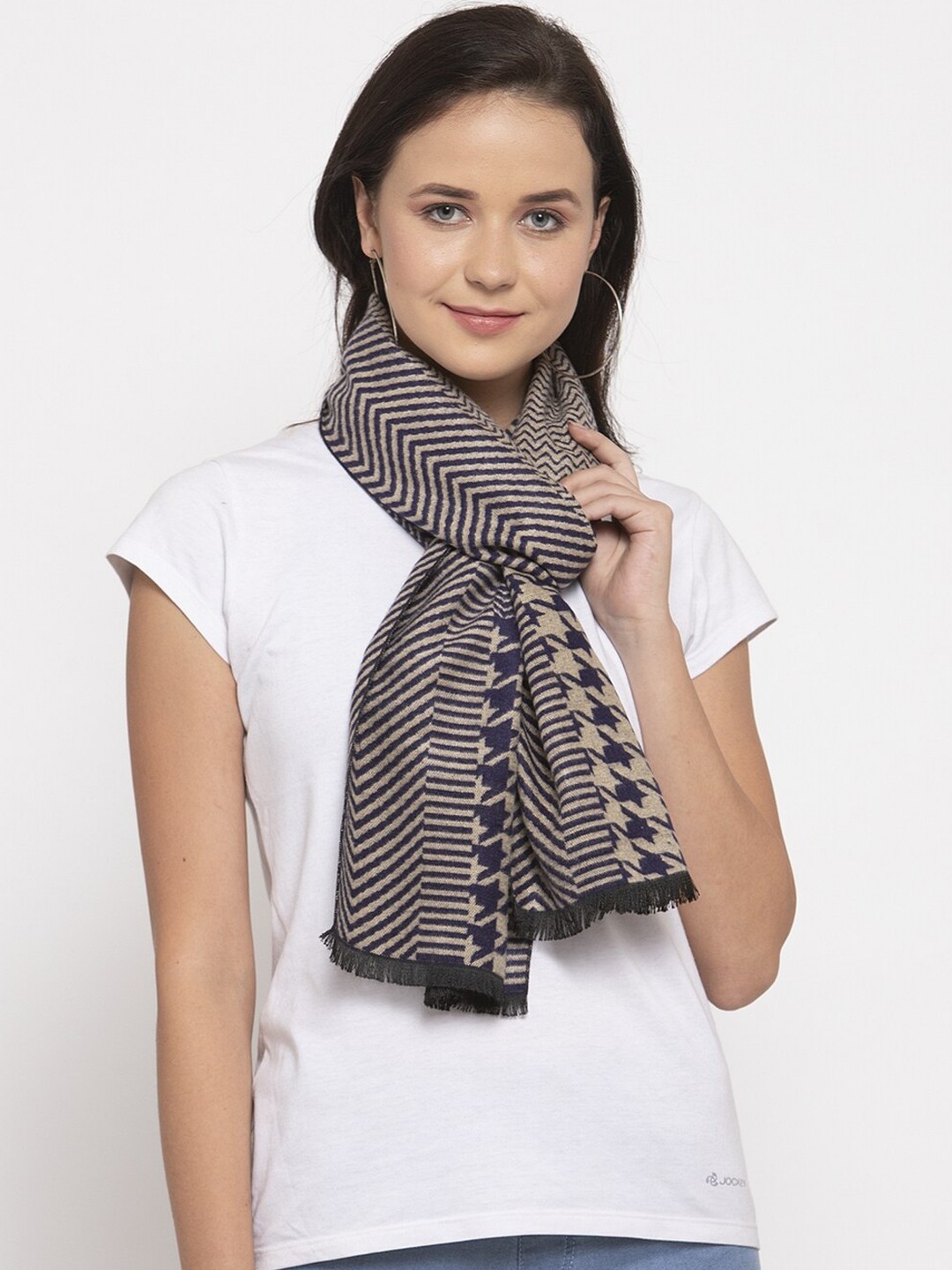 

Calvadoss Women Navy Blue & Beige Printed Cotton Muffler