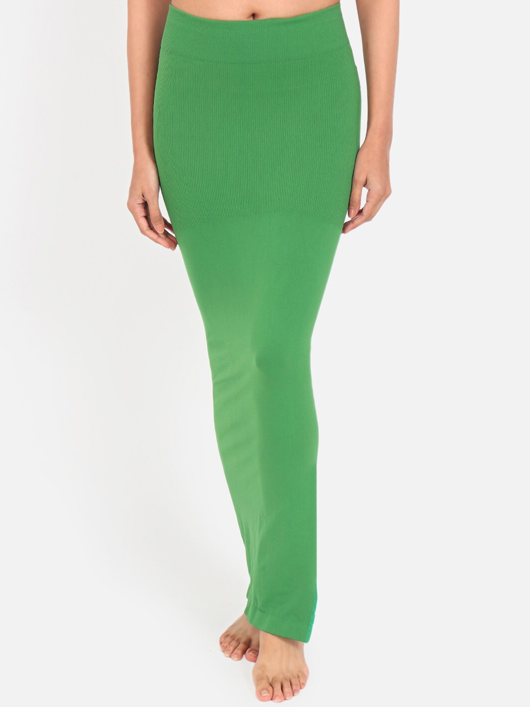 

VEGA Women Green Solid Seamless Saree Shapewear