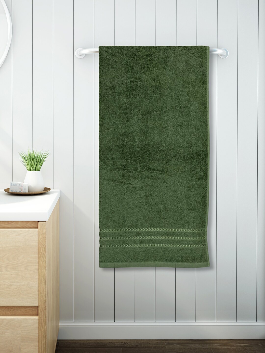 

Welspun Green Solid 380 GSM Pure Cotton Quick Dry Bath Towel