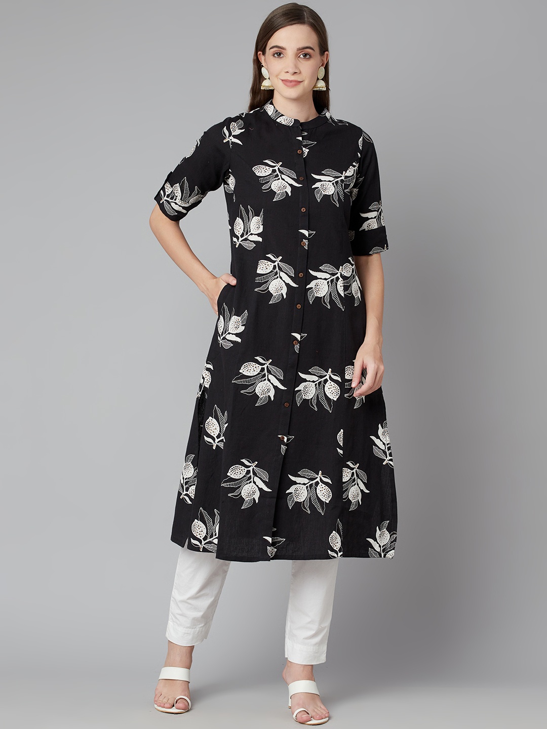 

Divena Women Black & White Floral Printed Floral Kurta
