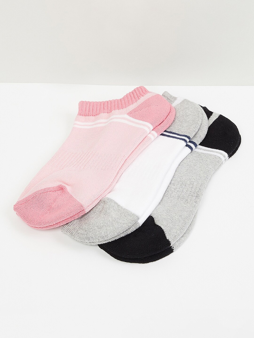 

max Women Pack of 3 Assorted Ankle-Length Socks