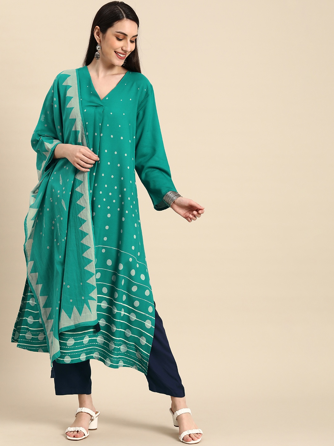 

Anouk Women Green Printed Kurta with Trouser & Stole