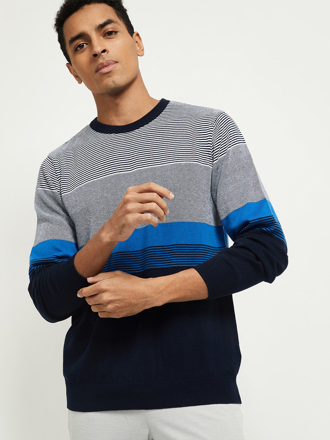 

max Men Blue & Navy Blue Striped Pure Cotton Pullover Sweater