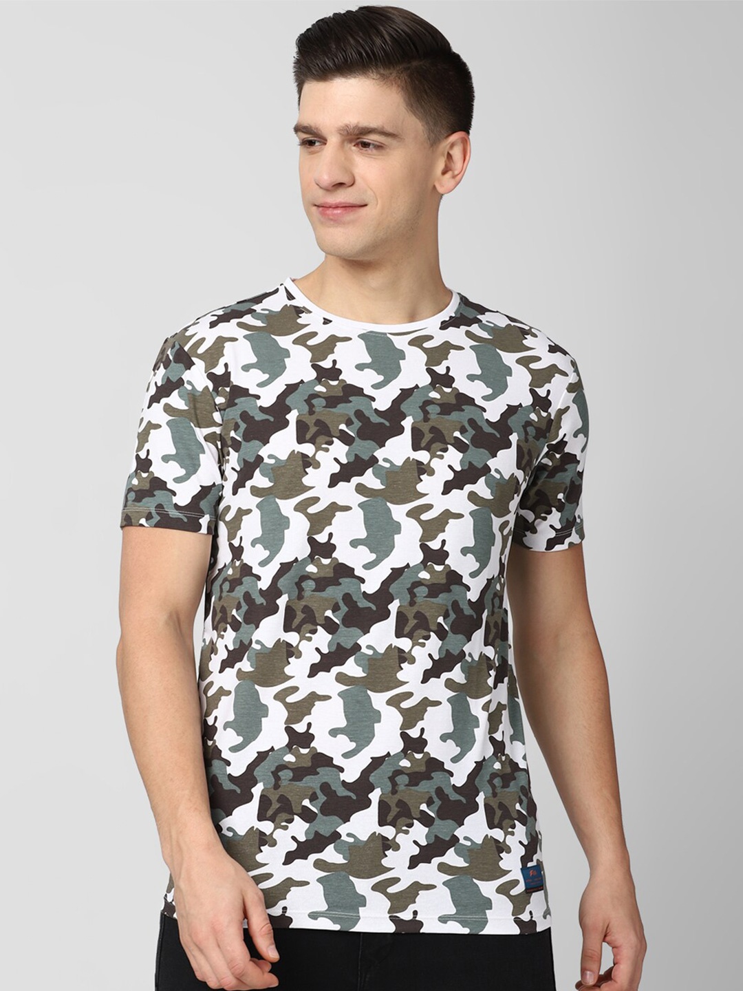 

Peter England Casuals Men White & Brown Camouflage Printed Slim Fit T-shirt