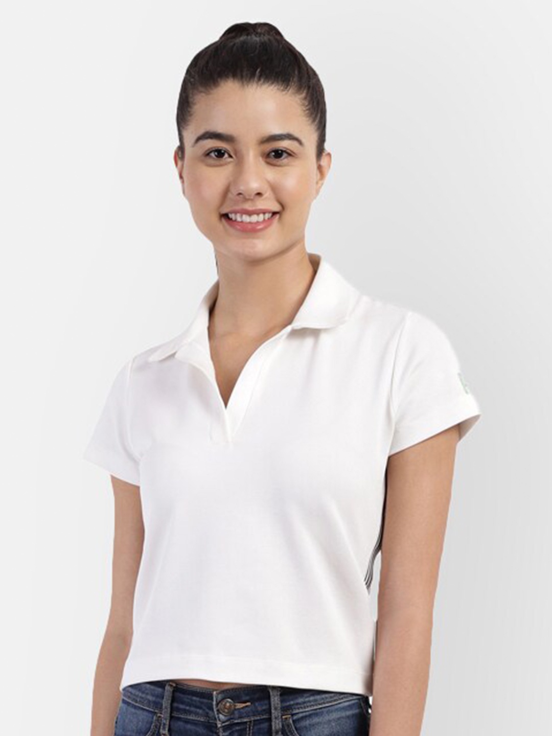 

R26 Women White Mandarin Collar Pockets T-shirt