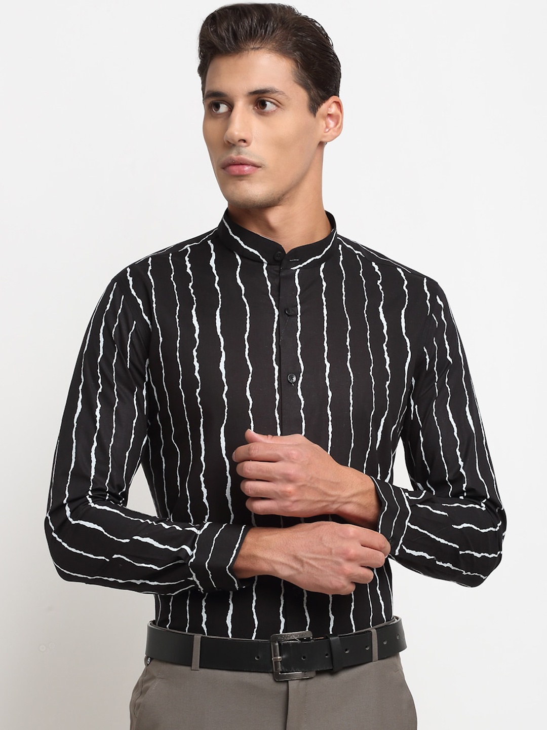

FINNOY Men Black & White Slim Fit Opaque Striped Cotton Party Shirt