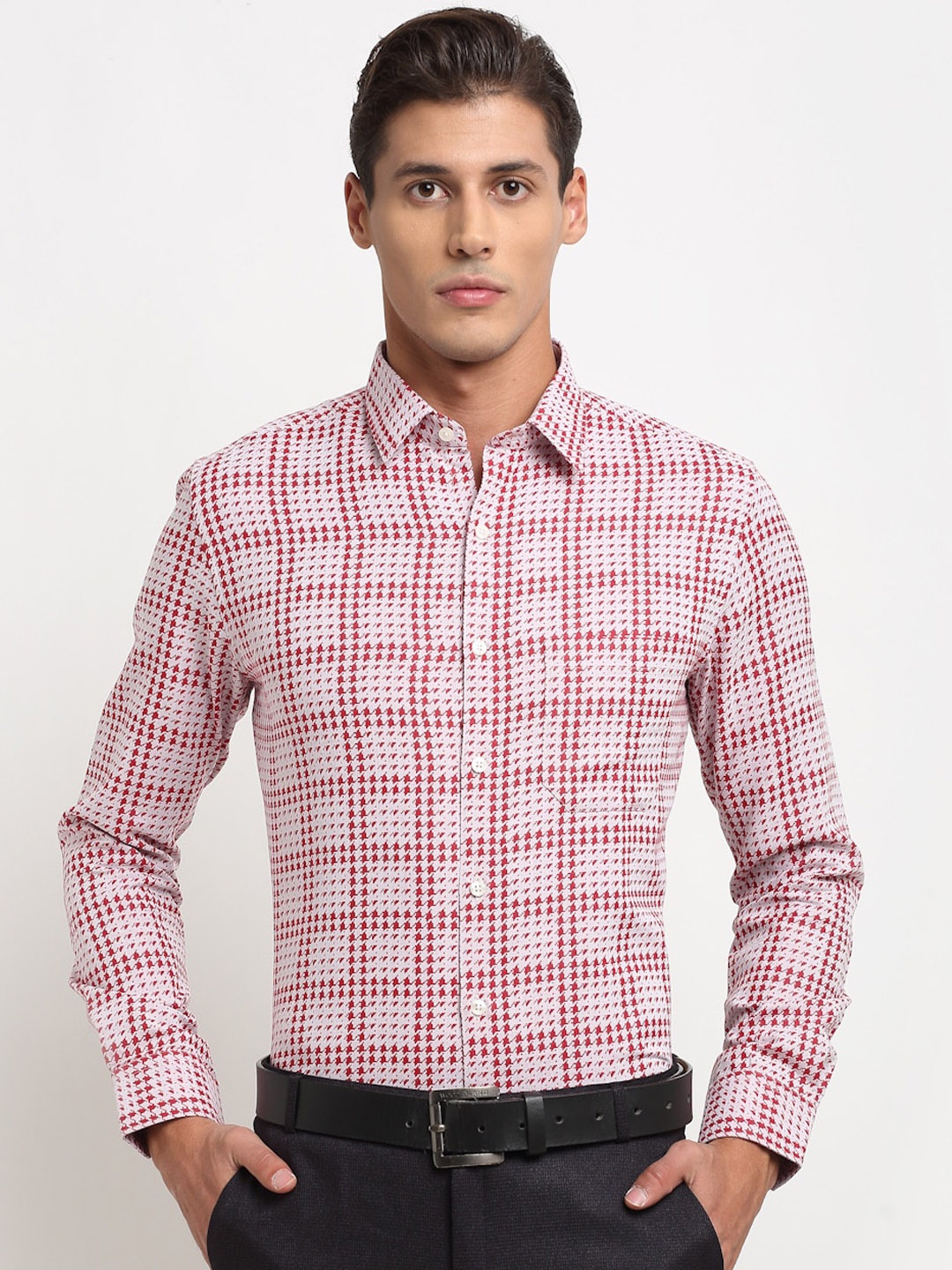 

FINNOY Men Red Slim Fit Opaque Checked Formal Shirt