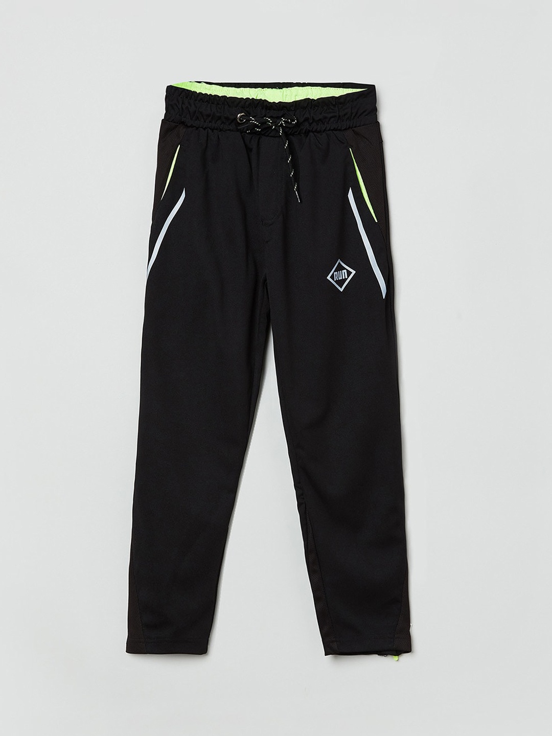 

max Boys Black Solid Pure Cotton Track Pants
