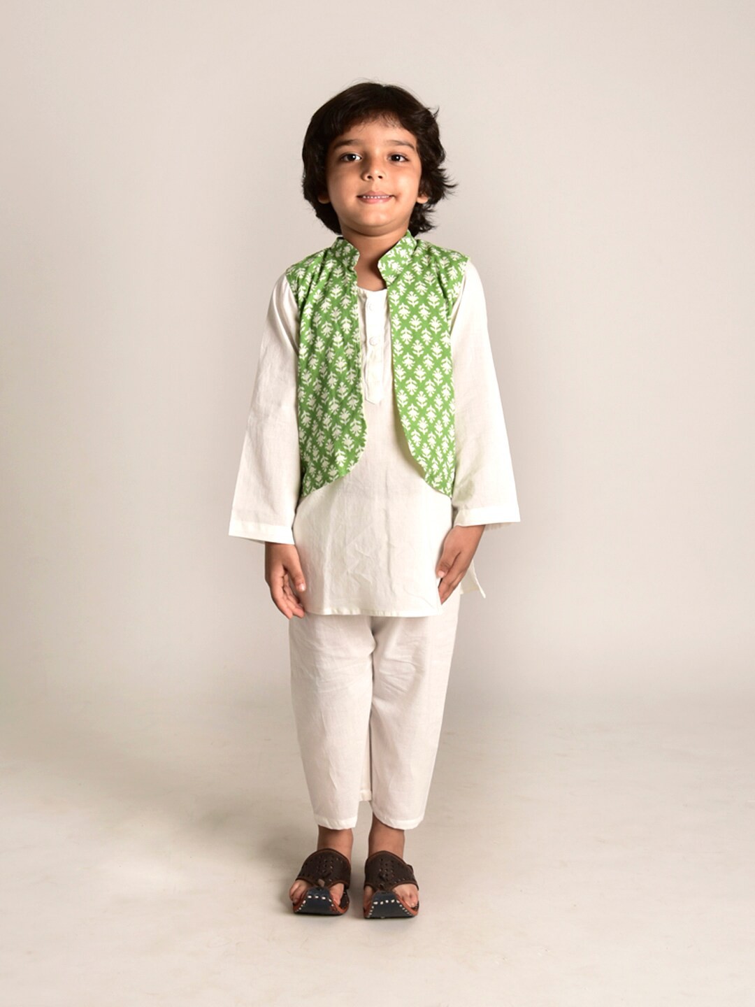 

CUTE LEMONS Boys White & Green Pure Cotton Printed Shirt with Pyjamas
