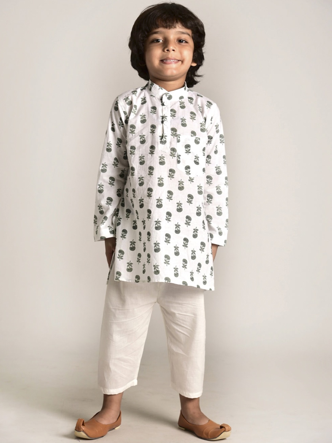 

CUTE LEMONS Boys White Printed Regular Pure Cotton Kurta with Trousers