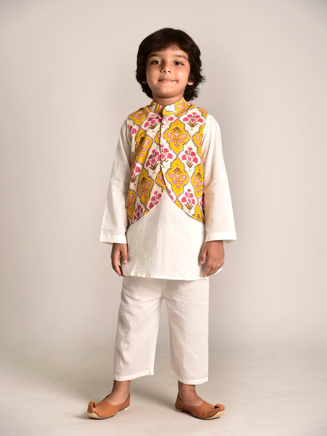 

CUTE LEMONS Boys White & Yellow Pure Cotton Printed Shirt with Pyjamas