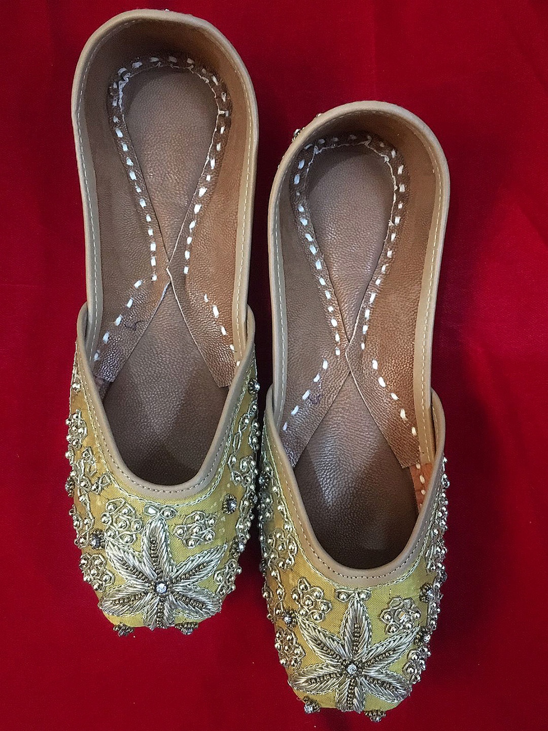 

DESI COLOUR Women Gold-Toned Embellished Leather Ethnic Mojaris Flats