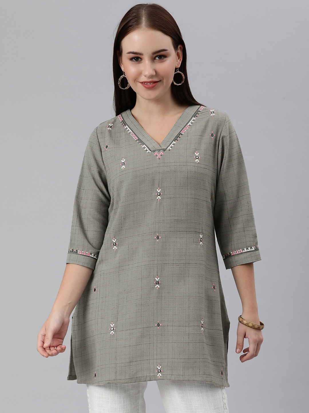 

ETIQUETTE Women Grey Embroidered Thread Work Kurta