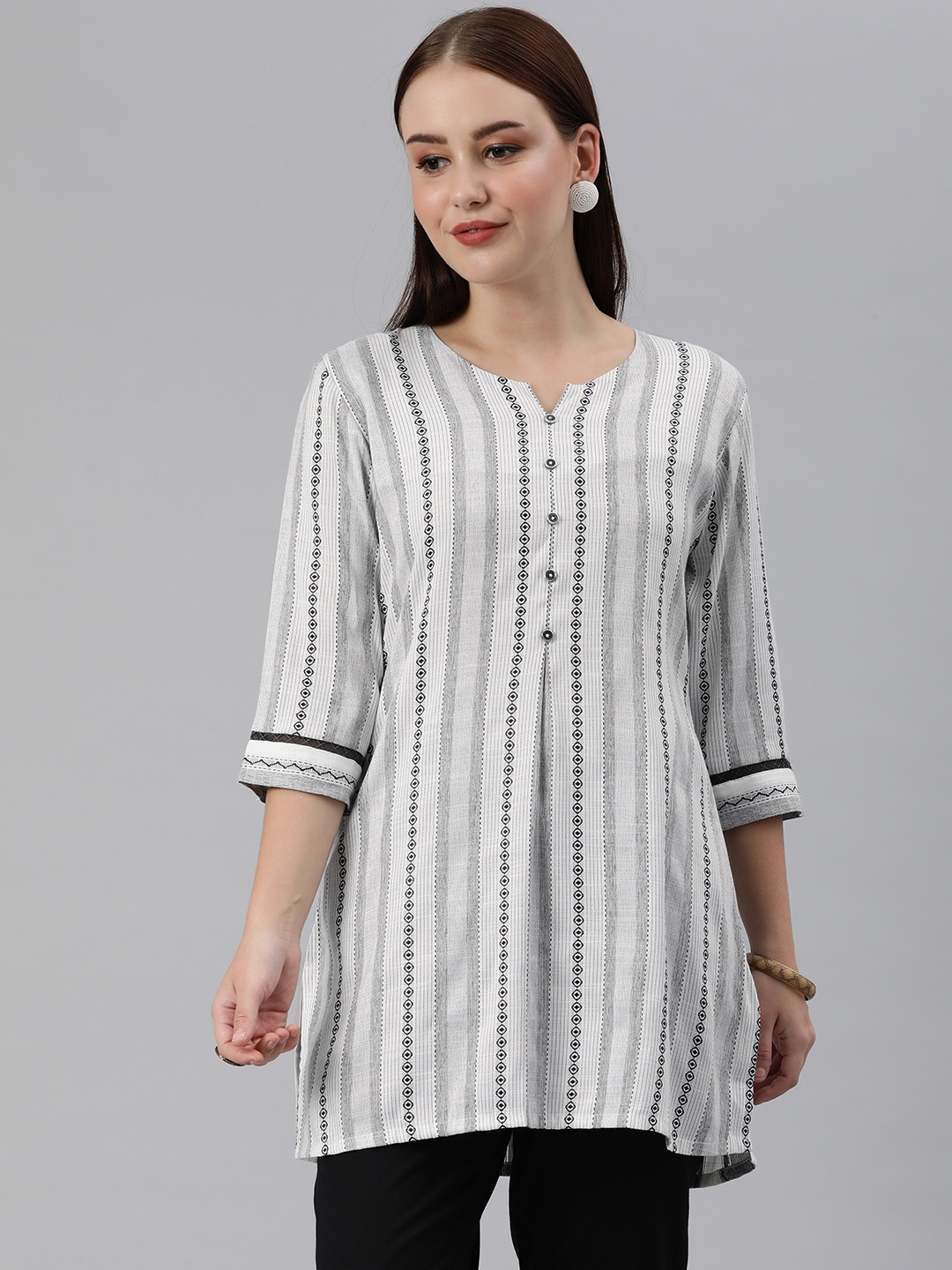 

ETIQUETTE Women White & Black Keyhole Neck Kurta