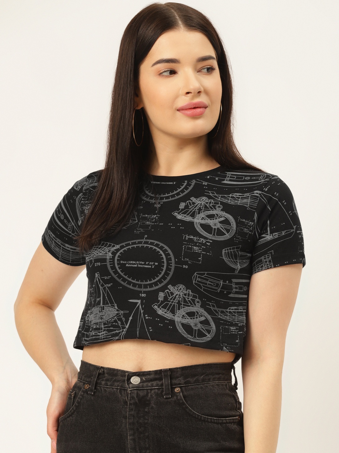 

Rodzen Women Black Printed Pure Cotton Slim Fit Pure Cotton T-shirt