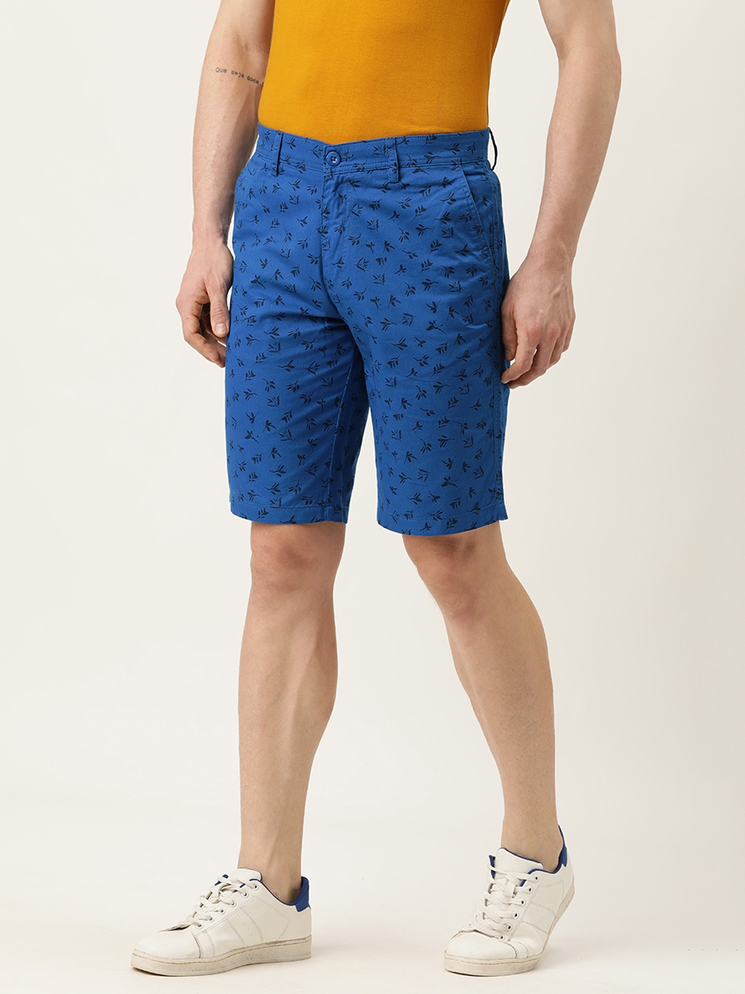 

IVOC Men Blue Floral Printed Chino Shorts