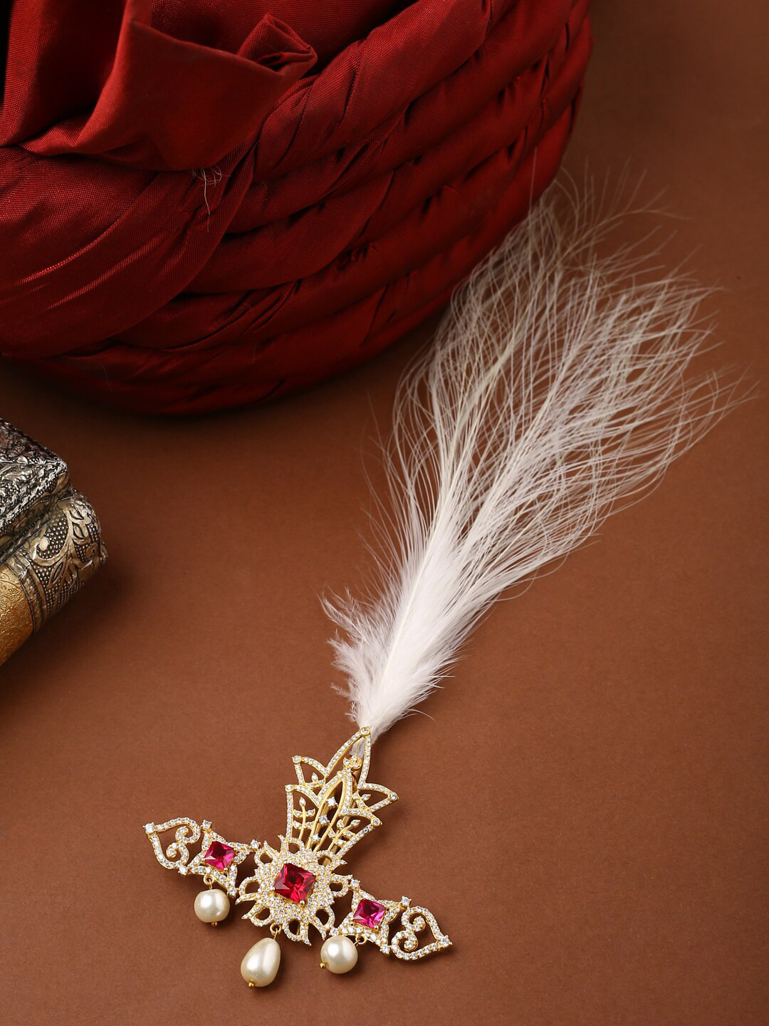 

COSA NOSTRAA Men Gold-Toned Pink & White Stone-Studded & Beaded The Maharaja Kalangi