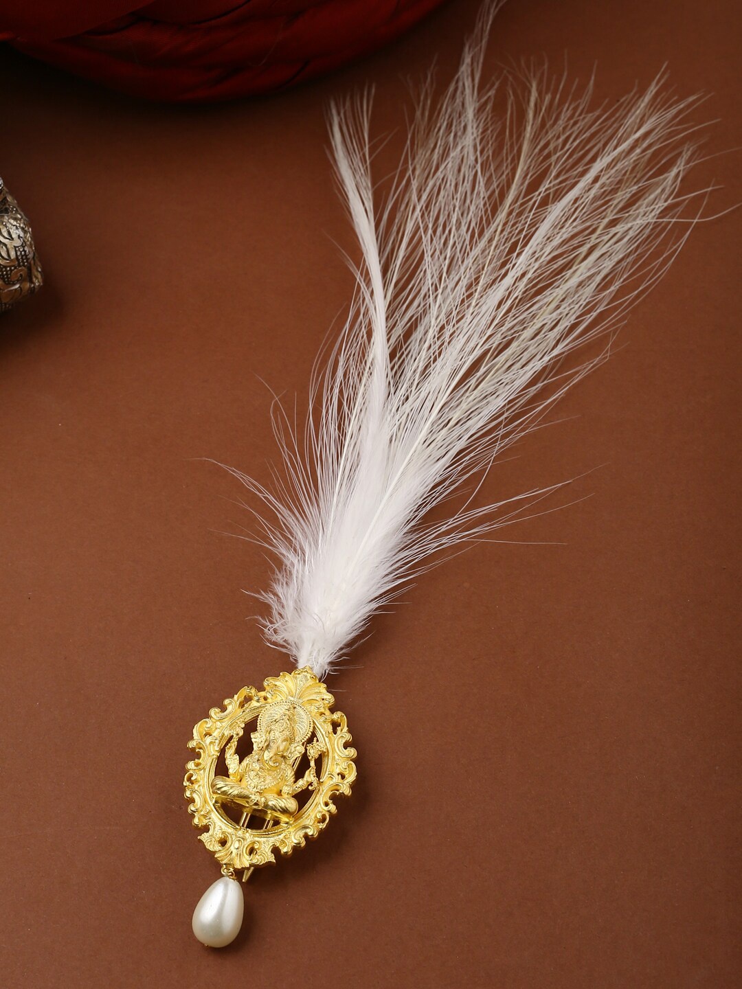 

COSA NOSTRAA Men Gold-Toned & White Beaded The Lord Ganesha Kalangi