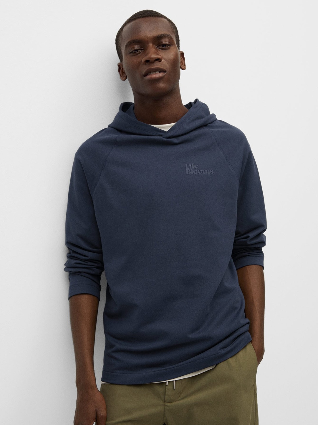 

MANGO MAN Navy Blue Solid Hooded Sweatshirt