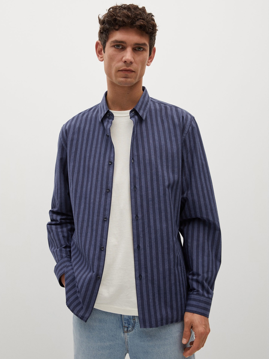 

MANGO MAN Men Navy Blue Cotton Linen Striped Casual Shirt
