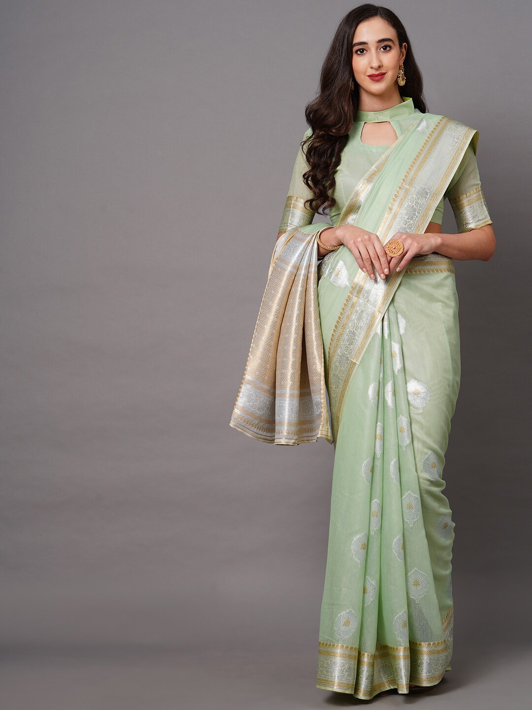 

Mitera Green & Silver-Toned Floral Banarasi Saree