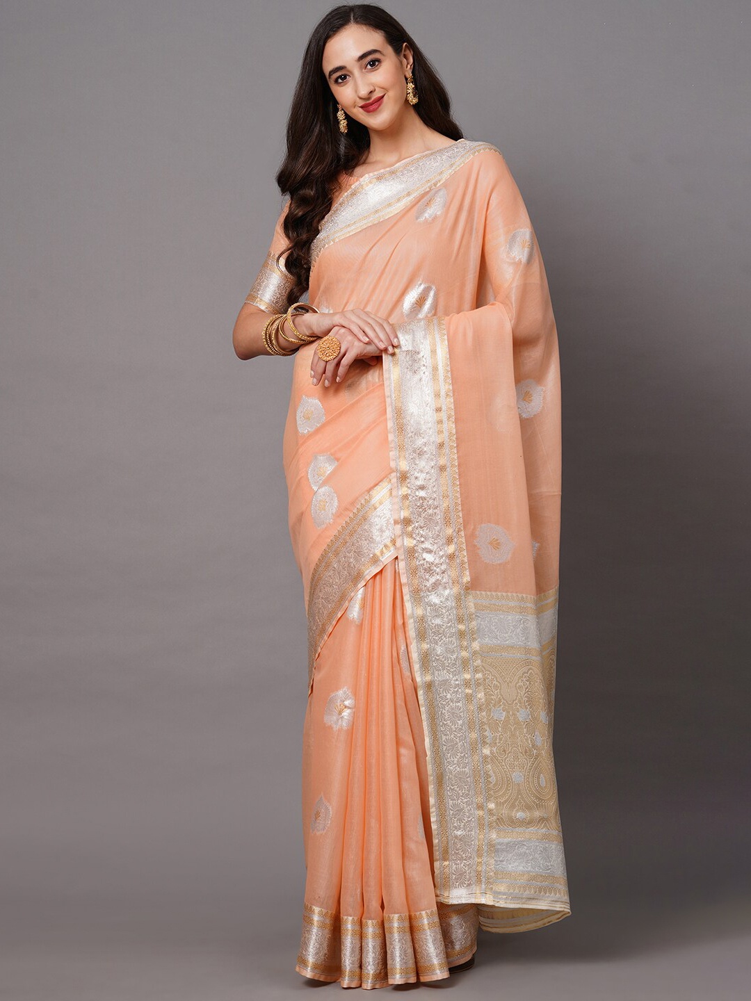 

Mitera Peach-Coloured & Silver-Toned Ethnic Motifs Zari Banarasi Saree