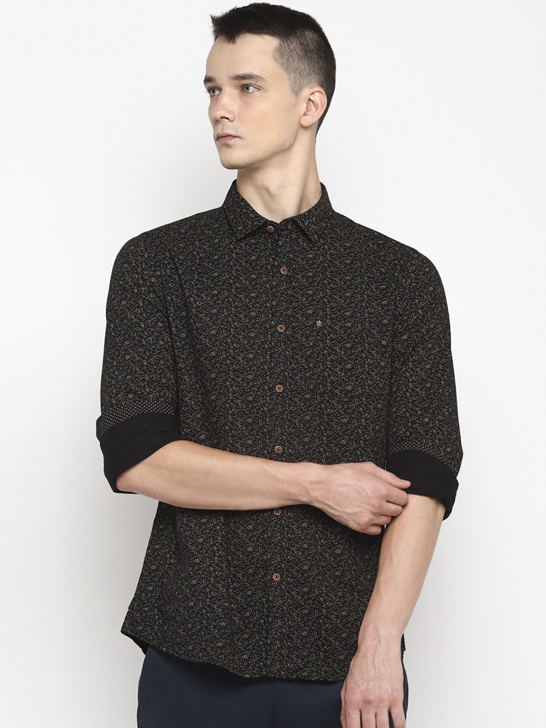 

Turtle Men Black & Yellow Slim Fit Opaque Printed Cotton Casual Shirt