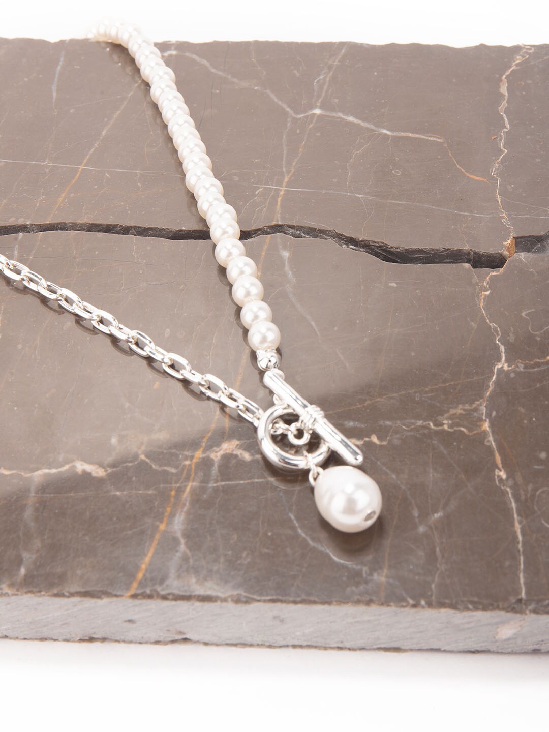 

Lilly & sparkle Silver-Toned Silver-Plated Pearls Interlocked Closure Necklace