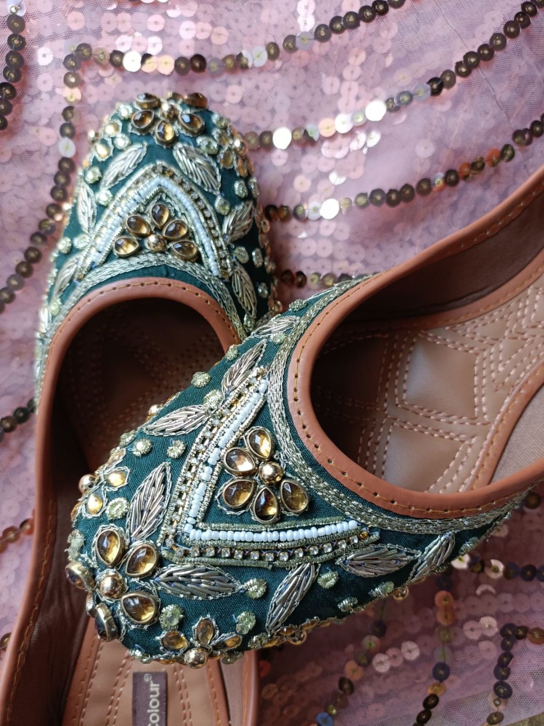 

DESI COLOUR Women Green Textured Ethnic Mojaris Flats