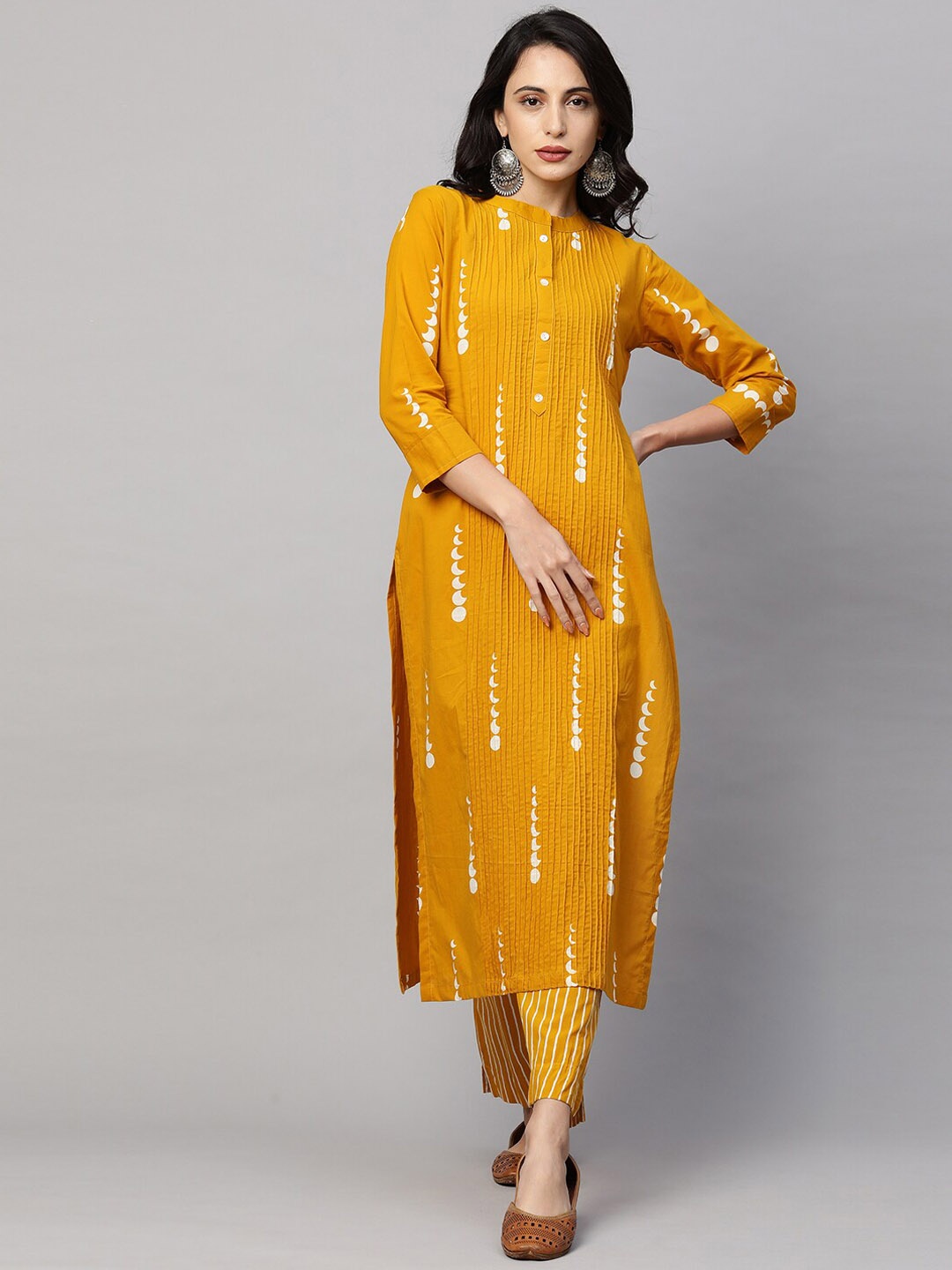 

FASHOR Women Mustard Yellow & Off White Geometric Printed Pure Cotton Kurta with Trousers