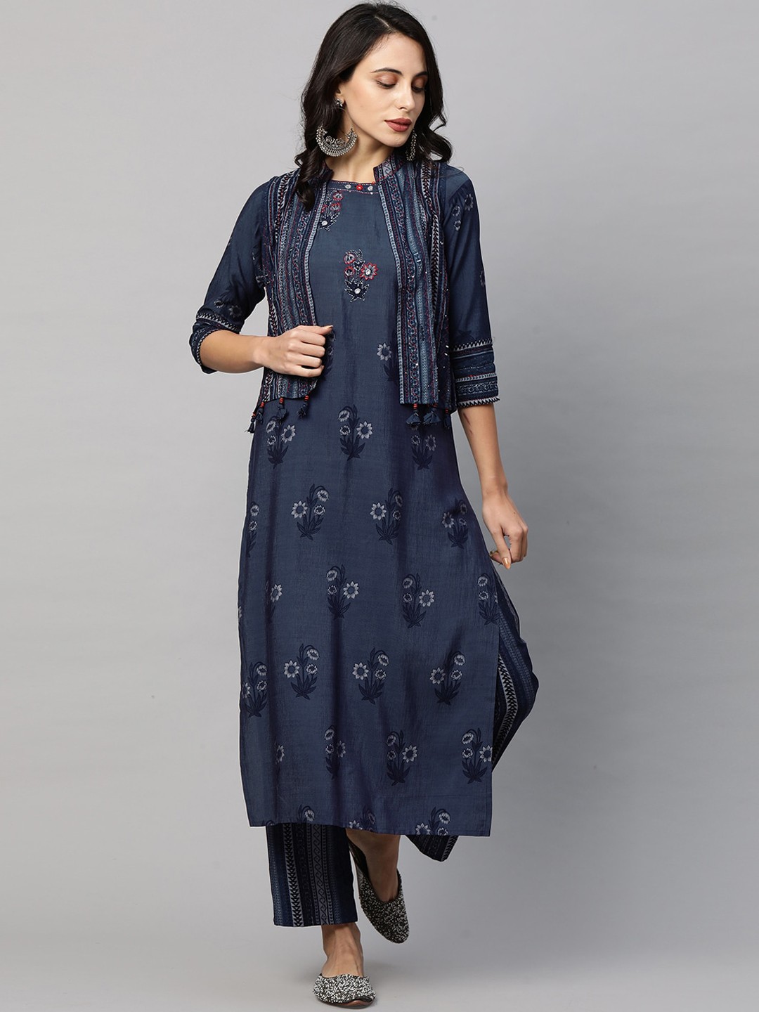 

FASHOR Women Navy Blue Floral Embroidered Kurta with Trousers & Jacket