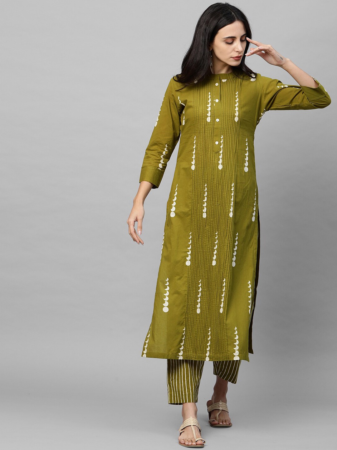 

FASHOR Women Green & Off White Geometric Printed Pure Cotton Kurta with Trousers