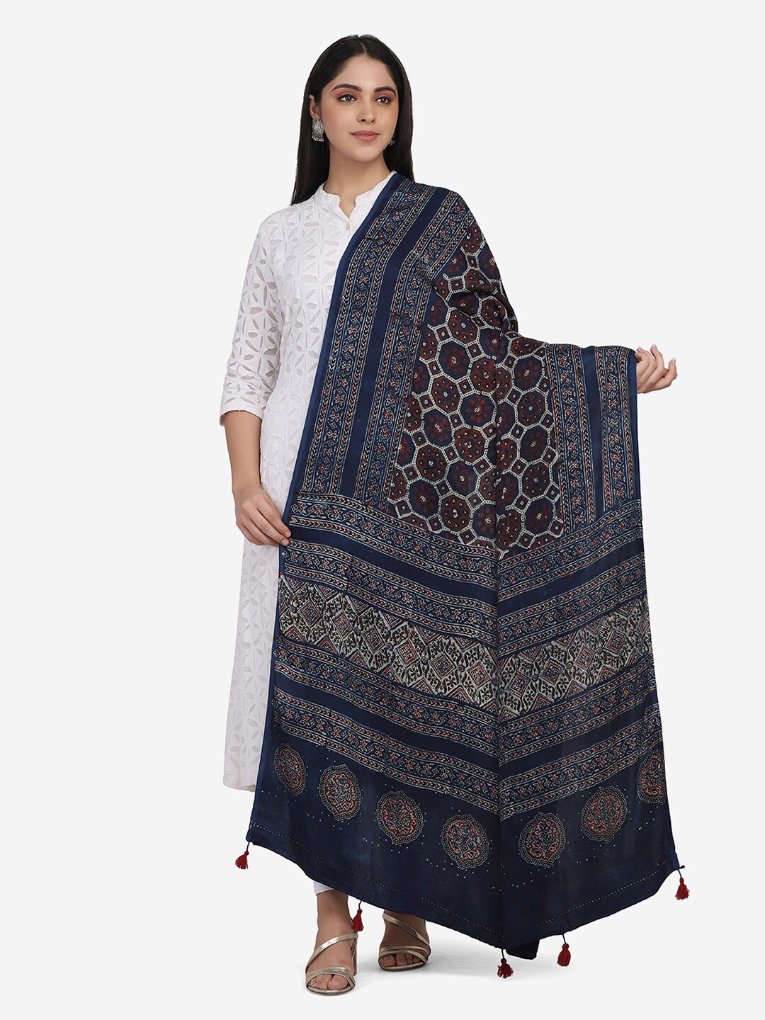 

THE WEAVE TRAVELLER Navy Blue & White Printed Viscose Rayon Block Print Dupatta