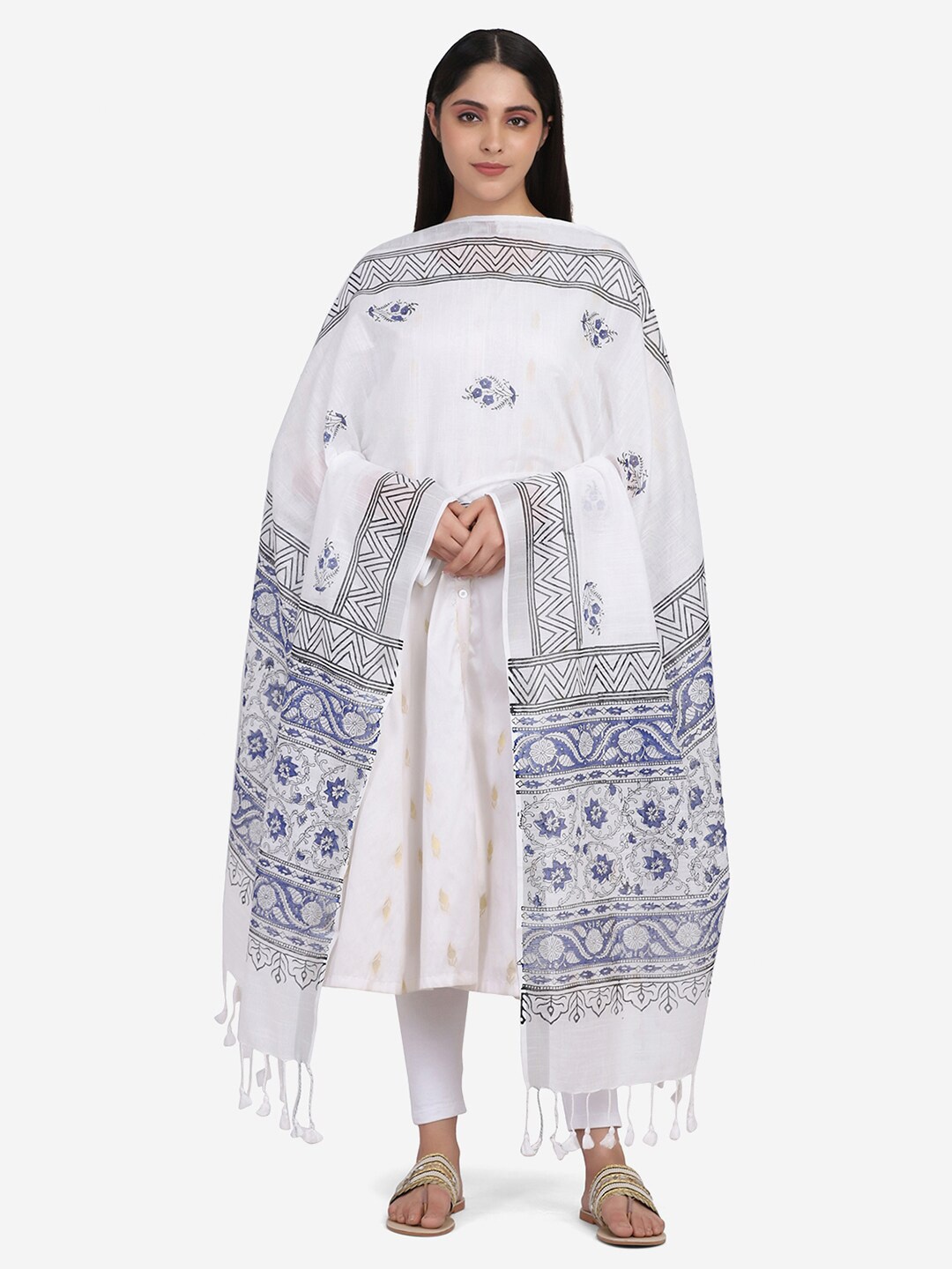 

THE WEAVE TRAVELLER White & Black Printed Block Print Dupatta