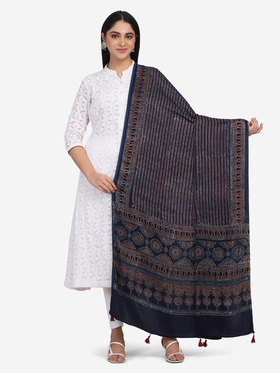 

THE WEAVE TRAVELLER Navy Blue & Maroon Ethnic Motifs Printed Viscose Rayon Block Print Dupatta