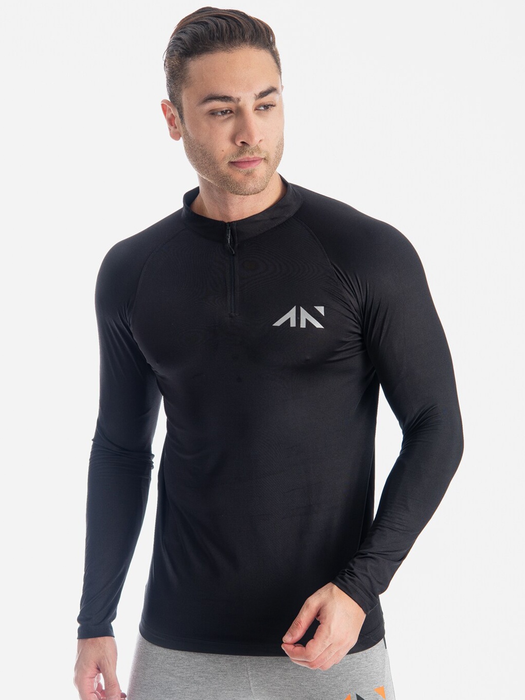 

AESTHETIC NATION Men Black Semi Compression Zip High Neck Slim Fit T-shirt