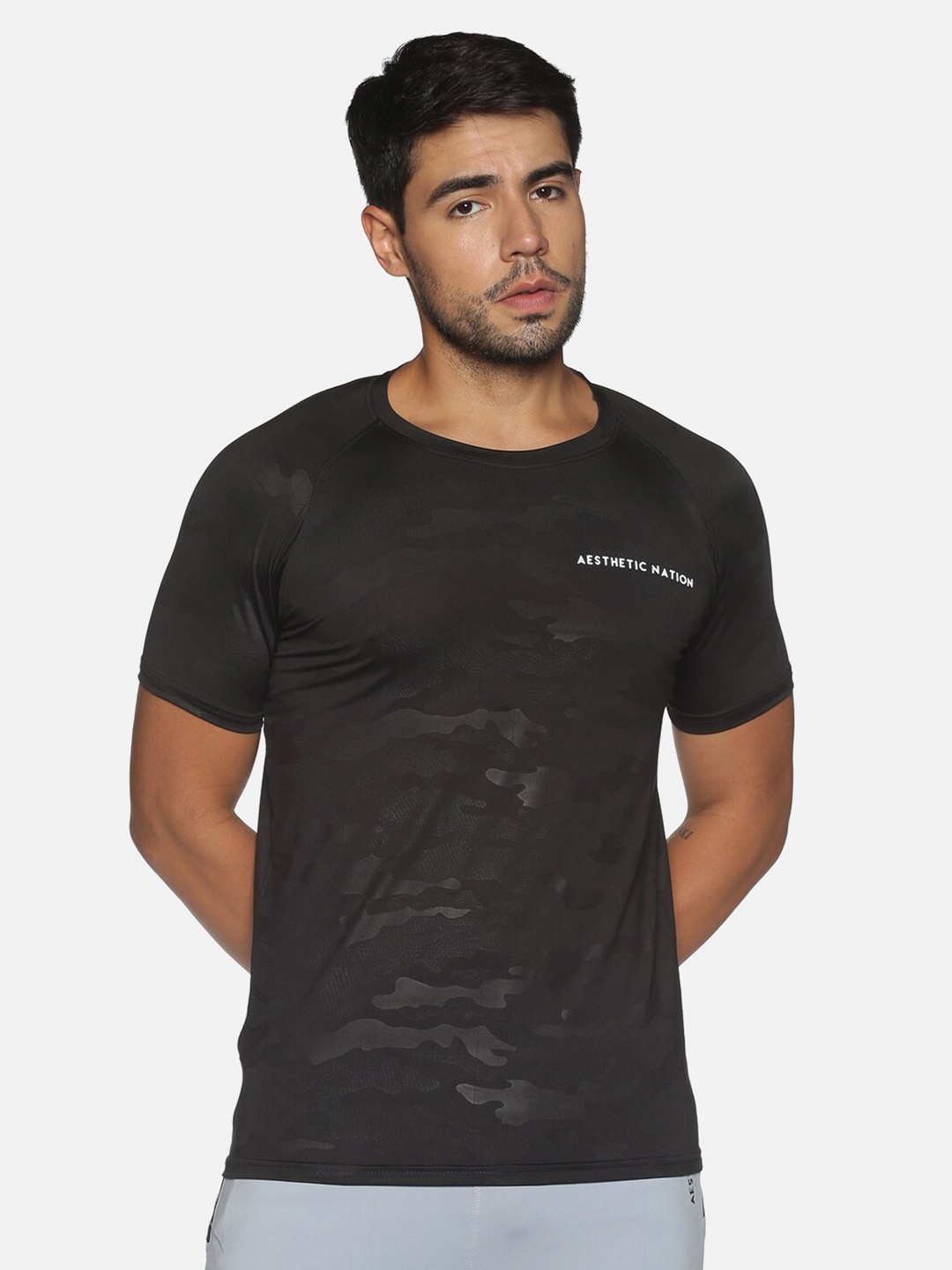 

AESTHETIC NATION Men Black Apex Camouflage Printed Slim Fit T-shirt