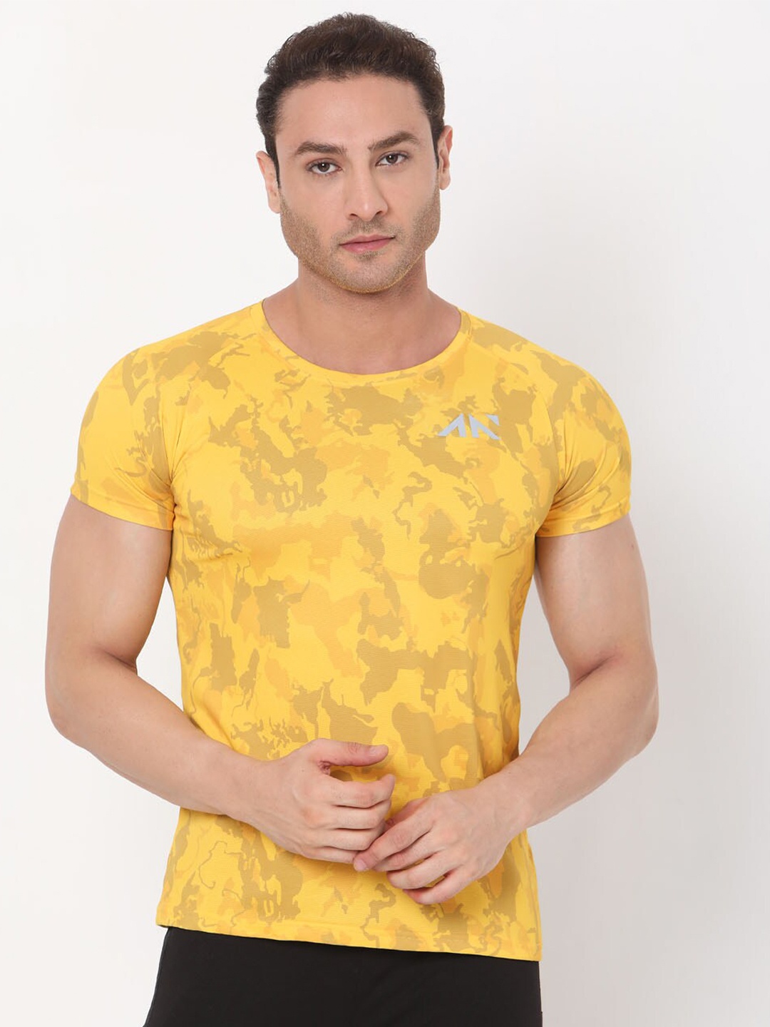 

AESTHETIC NATION Men Yellow Printed Cooldry Critical Slim Fit T-shirt